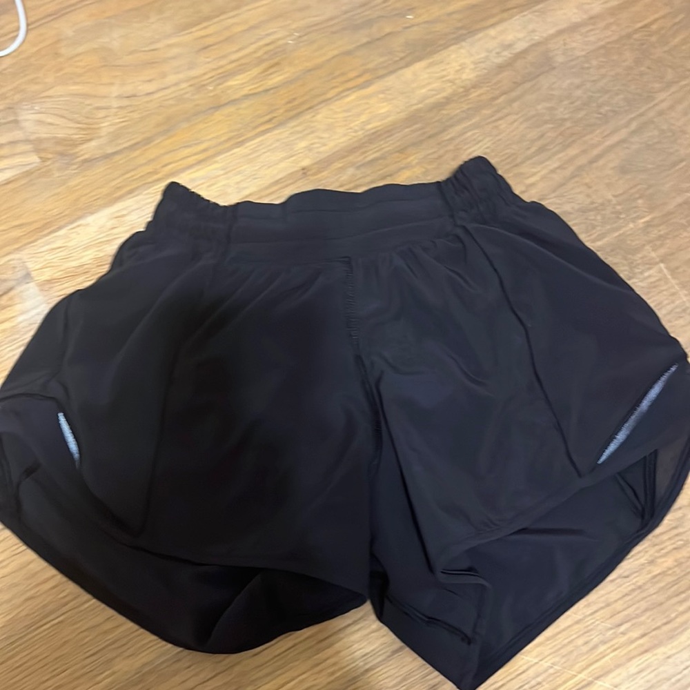 Lululemon black hotty hot shorts size 2